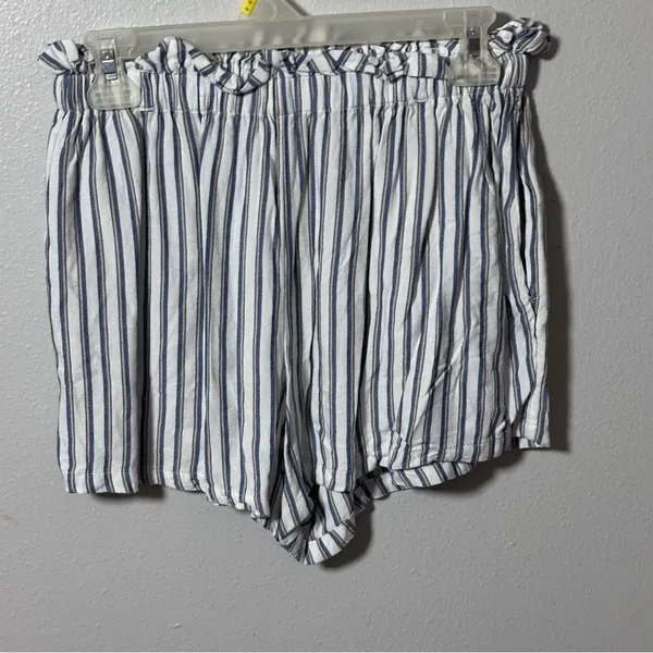 Hollister Women Elastic Waist Ultra High Rise Stripe Shorts White Size‎ S - Image 2