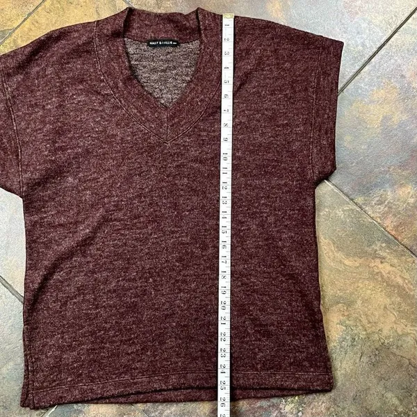 NWT Nally & Millie Short Sleeve V-neck Sweater - Image 4