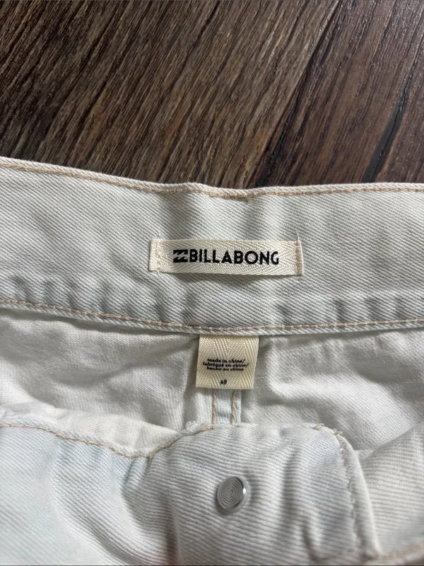 Billabong Light Wash High-Waist Denim Belted Shorts Tie Waist Cuffed Sz 28 Jorts - Image 8