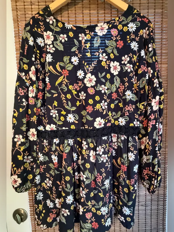 Vintage Nostalgia Black Floral Crochet Lace Boho Tunic Top Size M - Image 9