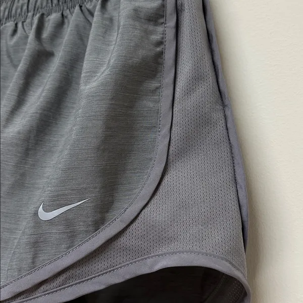 NWOT Nike DRI-FIT Women's Gray Running Gym Athletic Workout Shorts size S - Image 3