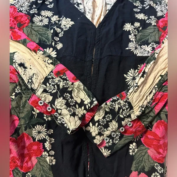 Free People Black and Pink Floral Blouse - Image 9