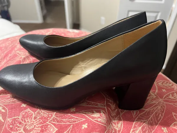 Naturalizer Black Womens Rounded-Toe Low Heel Pumps - Image 4