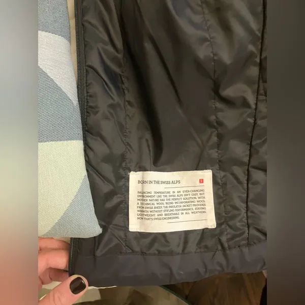 On Running Insulator Jacket Gray - Image 3