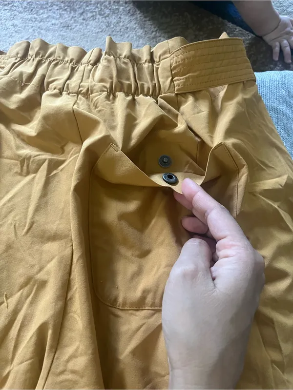 Athleta Golden Mustard High-Waist Pleated Women's Shorts - Image 8