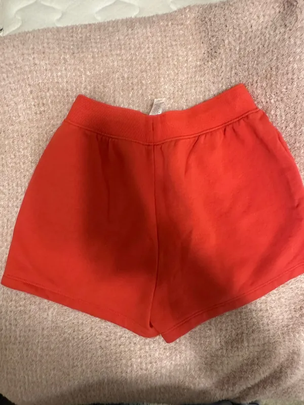 Alo Yoga Shorts - Image 3