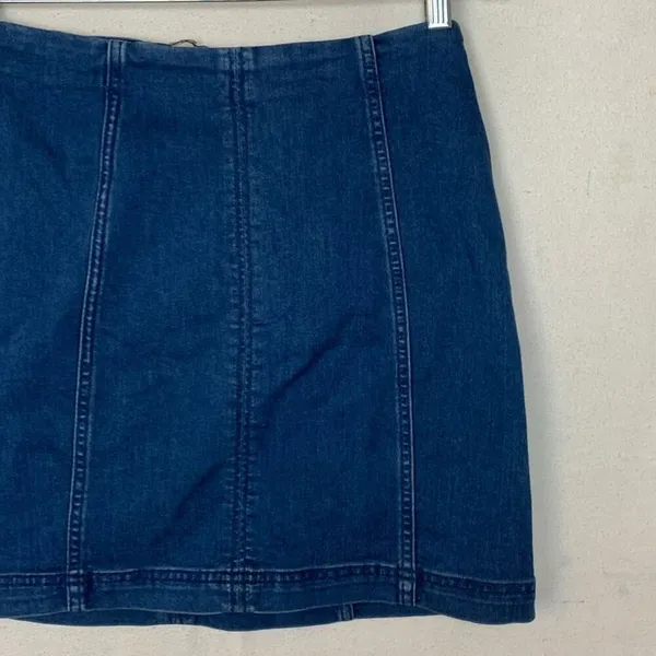 Free People women's size 10 medium denim skirt lightweight blue Anthropologie je - Image 4