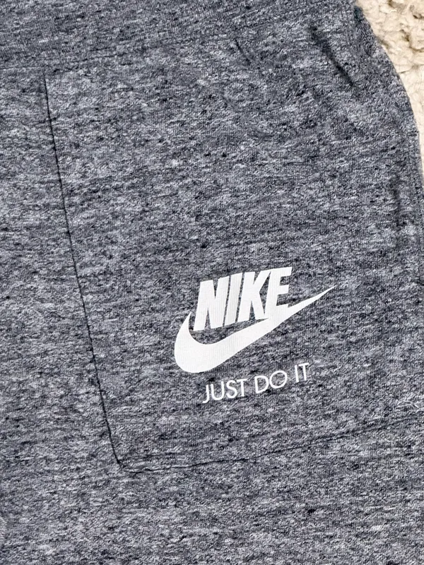 Women’s Nike Gym vintage Capri lightweight sweatpants size Large - Image 4