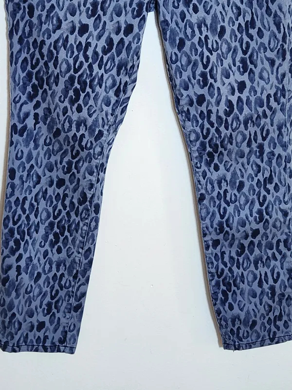Pilcro Blue Leopard Print Mid-Rise Skinny Jeans Size 32/Size 14 - Image 3