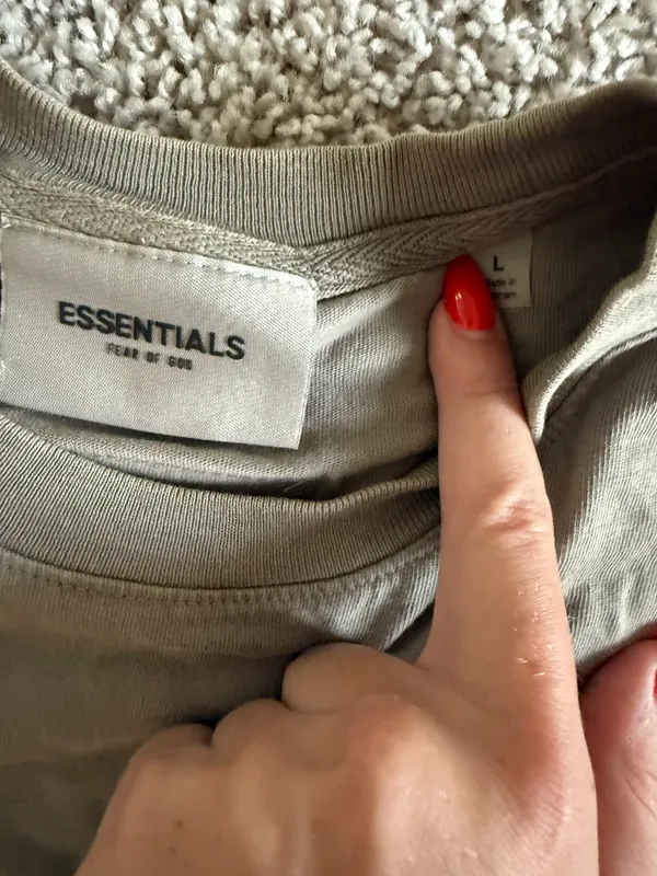 Essentials Tshirt Tan Size L - Image 2