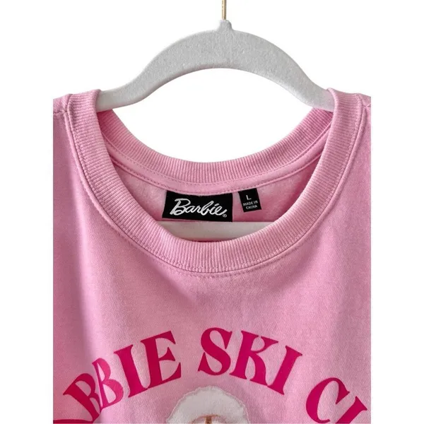 Barbie Sweatshirt Ski Club 1959 Size‎ Large Pink Crewneck Graphic Cropped NEW - Image 4
