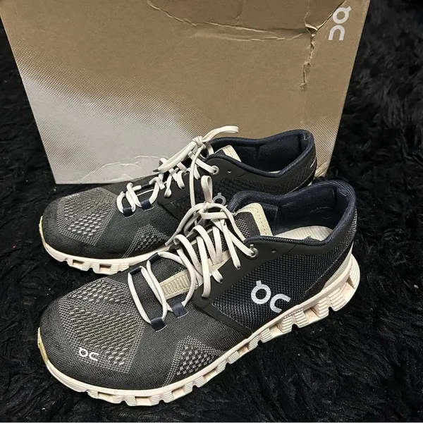 ON CLOUD X athletic training running lace up shoes sneakers women’s 8 - Image 2