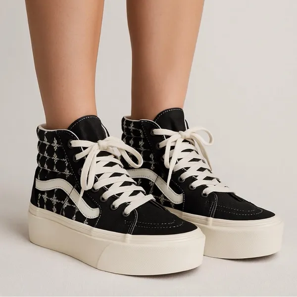 Vans Sk8-Women’s size 5 Hi Platform Black Embroidered High Top Sneakers(B76)✨✨ - Image 2