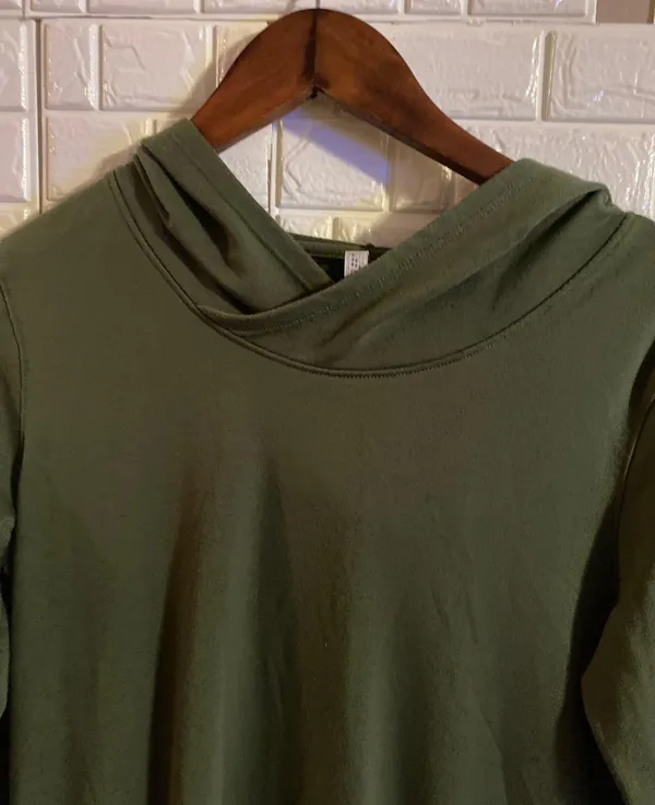 BCG woman's hooded long sleeve sweater size - Image 5