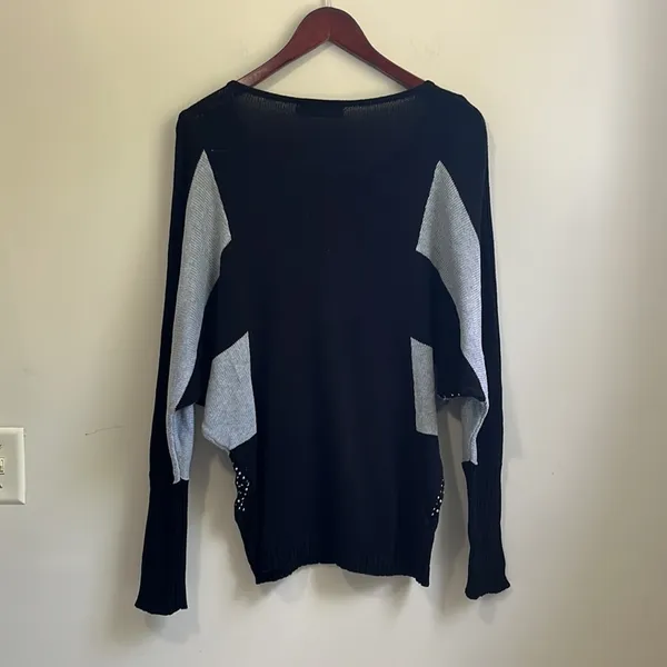 Karma Blue Women’s Dolman Sleeve Sweater Size Large - Image 5