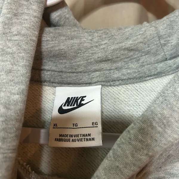 Nike sweatshirt - Image 2