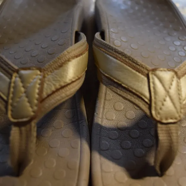 Vionic "Ortho Heel" Sandals, Flip Flops, Golden Tan Size 8 - Image 2