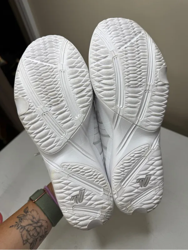 Varsity Miza+ White Cheer Shoes. Size 6.5 - Image 4