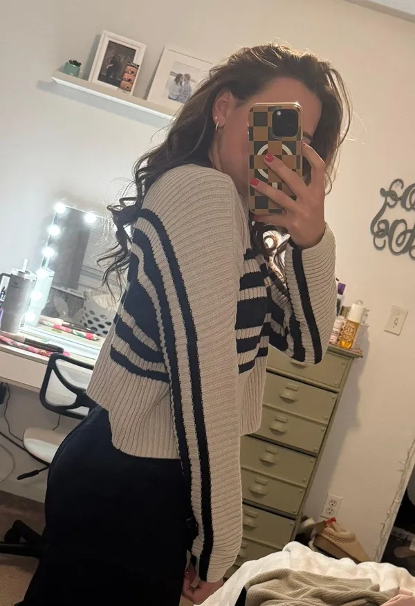 Hollister Women’s Tan/brown Sweater - Image 3