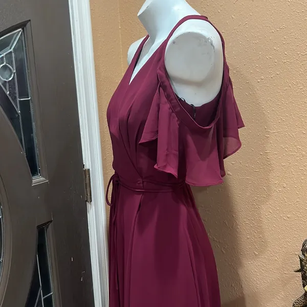 Lulus burgundy cold shoulder long dress - Image 5