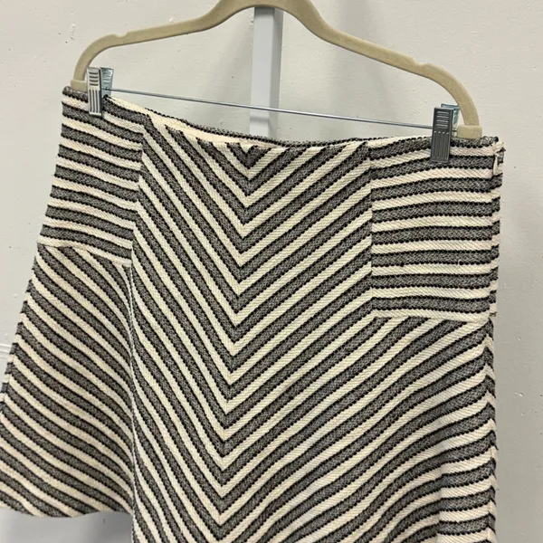 LOFT Ann Taylor Black White Chevron Striped Textured A-Line Mini Skirt Size Lg - Image 3