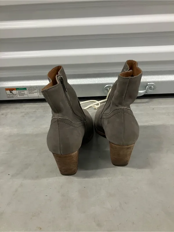 Frye Essa Bootie Size 9.5 Nubuck leather - Image 2