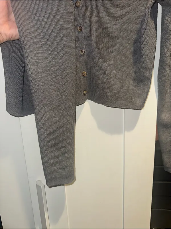 Pink Rose Gray Cropped Button Cardi $45 MSRP - Image 5