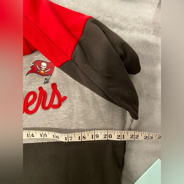 Tampa Bay Buccaneers Size M Touch Outfield Deep V-Back Tie Pullover Sweatshirt - Image 9
