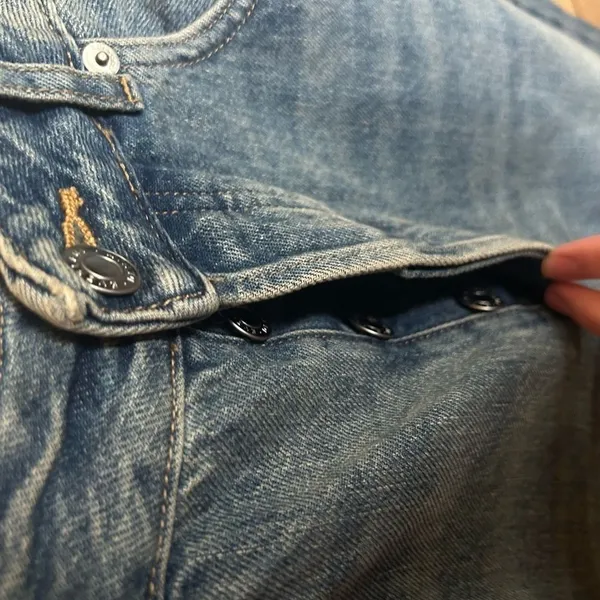 NWT Everlane The ’90s Cheeky Jean in Vintage Mid Blue Size 28 Button Fly Closure - Image 6