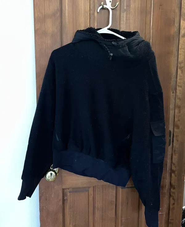 Alo Winter Sweatshirt - Image 2