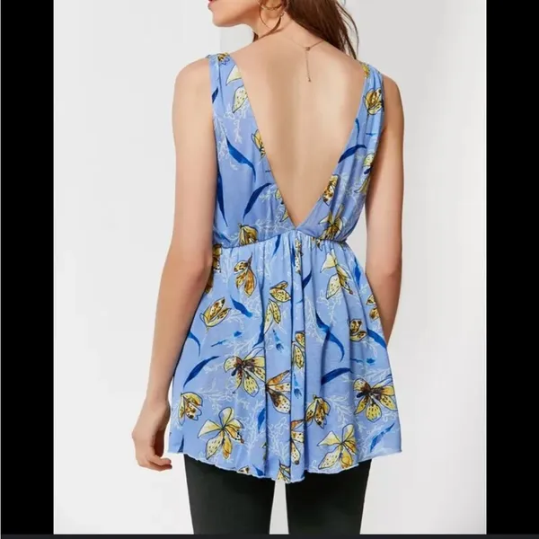 Urban Outfitters Isla Plunge Babydoll Top Size Medium - Image 3