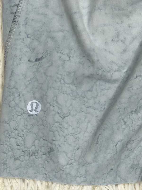 Lululemon Fast and Free HR Short 10" City Grit White Blue Fog - Image 4
