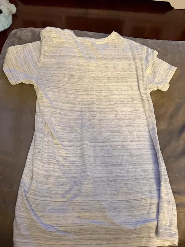 Grey American Eagle men’s short sleeve shirt - Image 2