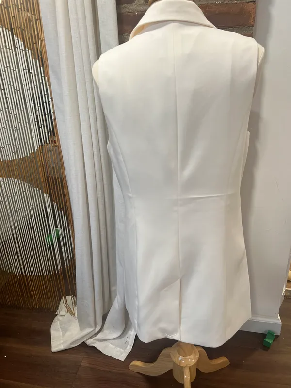 Anthropologie Maison d’ Amelie Sleeveless White Blazer - Image 4