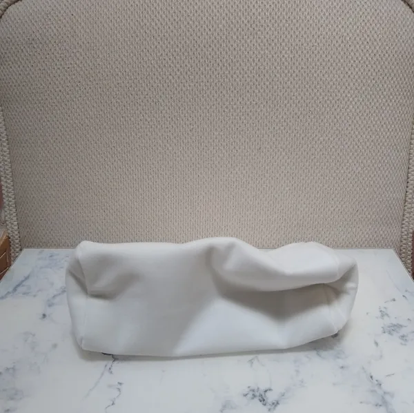 DIOR White Velvet Beauty pouch With Gold Dior Logo Limited Edition New No Tag - Image 4