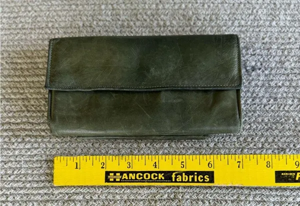 Vintage Amity Olive Green Leather Wallet Clutch Purse - Image 4