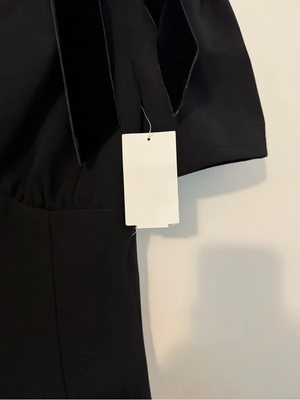 NWT Astr The Label Black V-Neck Bow Detail Midi Dress Size Small (S) - Image 6