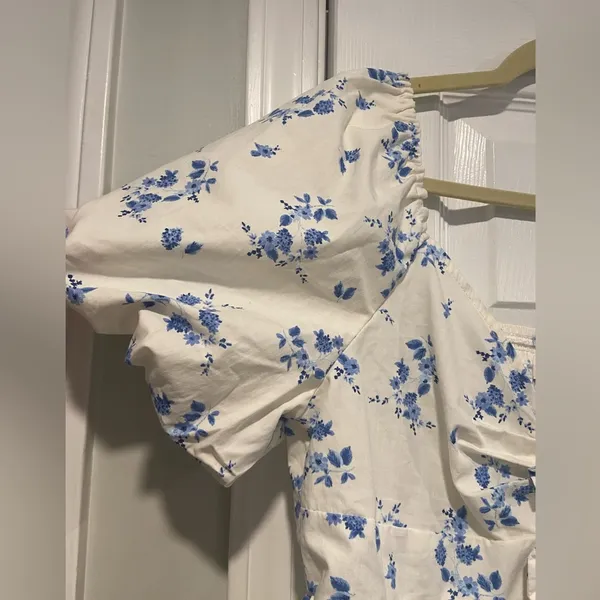 NWOT Band of the Free Size L Blue Floral Bows Cut Out Puff Peplum Crop Top - Image 4