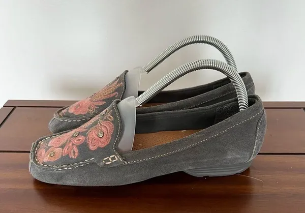 BareTraps Otella Suede Embroidered Women's Shoe Size 8 #771 - Image 3