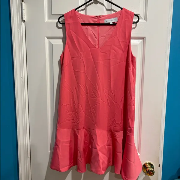 Tuckernuck Gina V-neck drop waist ruffle sleeveless shift dress midi pink M - Image 3