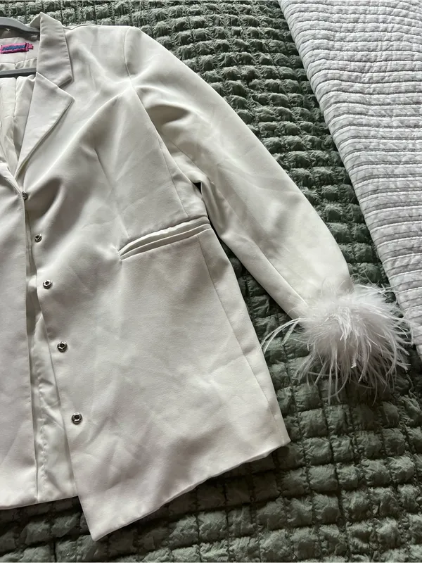 Edikted White Feather-Cuff Blazer Jacket - Image 3