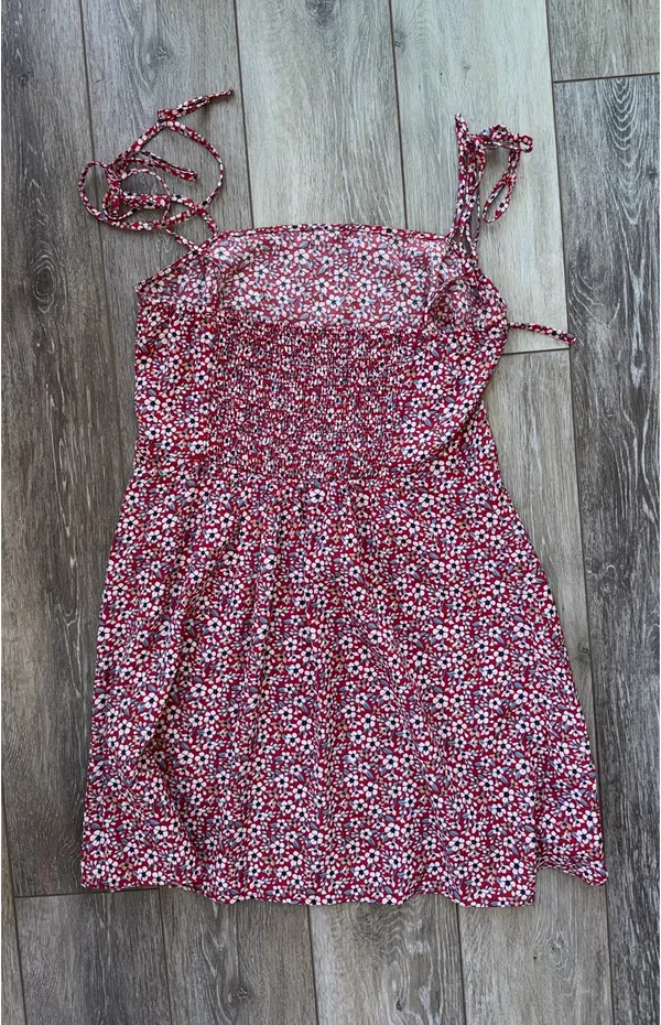 SheIn Short flowy red floral summer dress - Image 2
