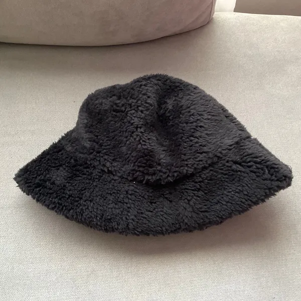 Alo Yoga Foxy Sherpa Bucket Hat Black S/M - Image 5