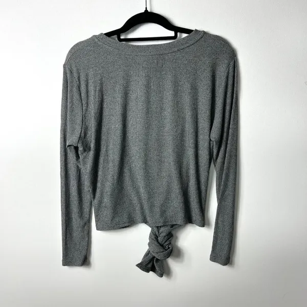 ASTR the label front‎ tie long sleeve gray top women’s size small - Image 7