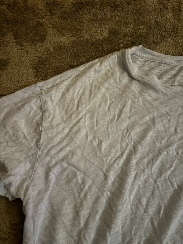Light Blue Cropped Old Navy Tee - Image 2