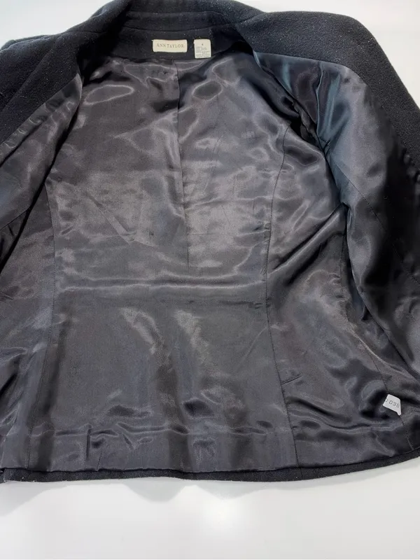 Ann Taylor 100% Wool Black Tailored Button Jacket Size Small - Image 3