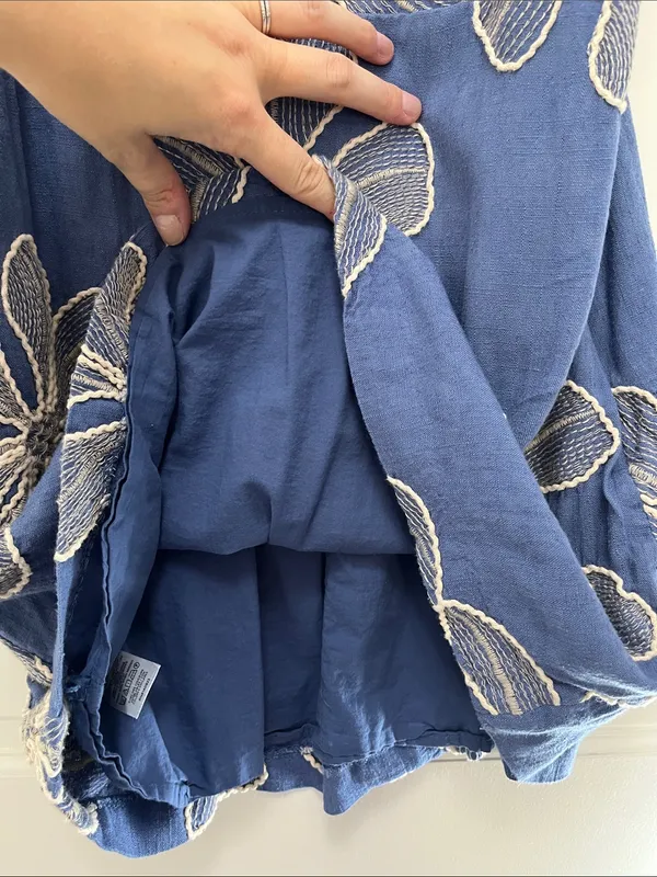 Loft Blue w/ Creme Floral Embroidered Ruffle Neckline Mini Dress - Size 10 - Image 6