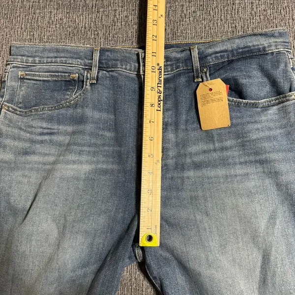 Levi’s 724 High Rise Straight Cropped Jeans - Image 11