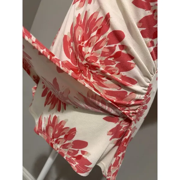 Ann Taylor Women's Sz Med Red White Floral Print Short Sleeve Draped V-Neck Top - Image 8