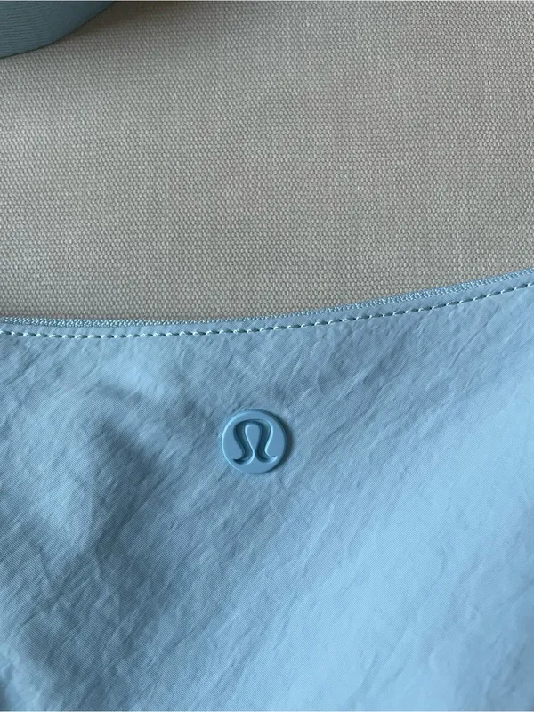 Lululemon Slouchy Sling Bag 6L - Foam Cloud - Image 2